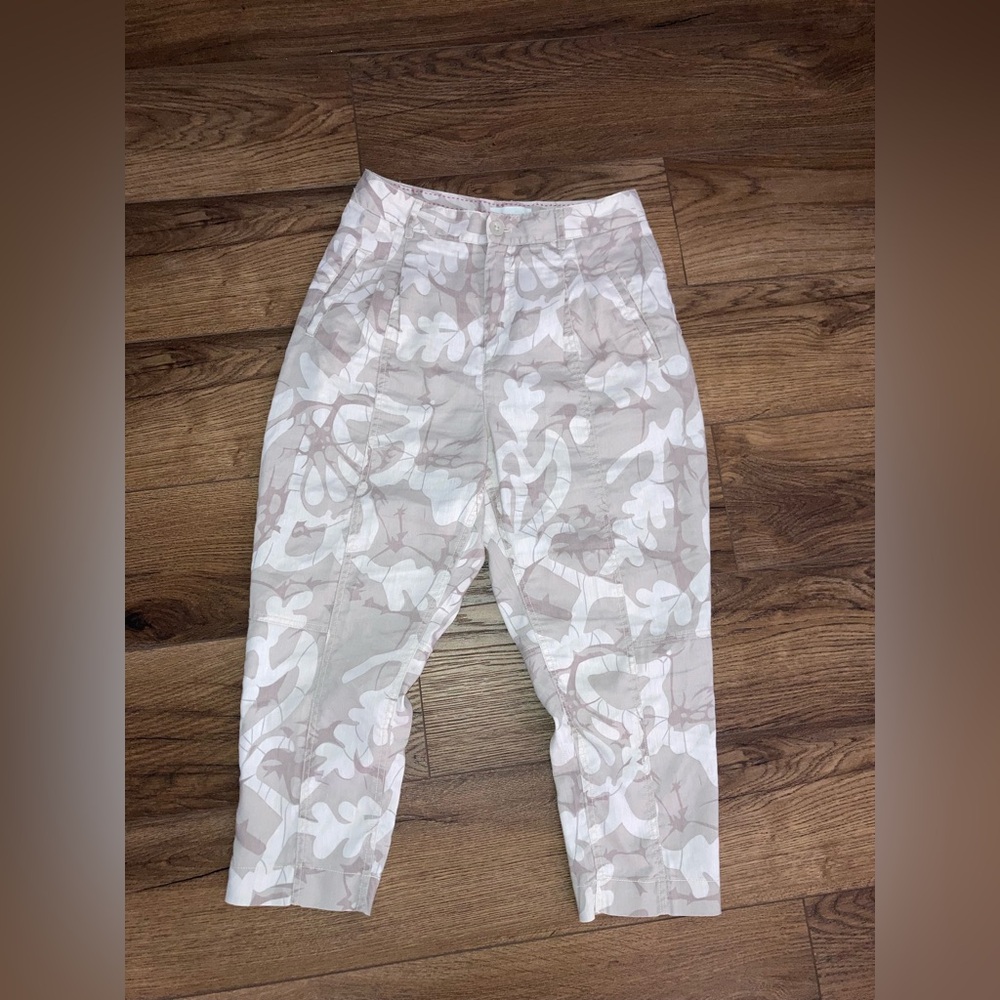 Anthropologie women’s White and grey Abstract Pants size 30p